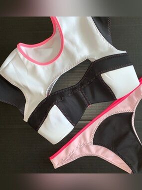 NWT VICTORIA’S SECRET NEOPRENE BIKINI TOP